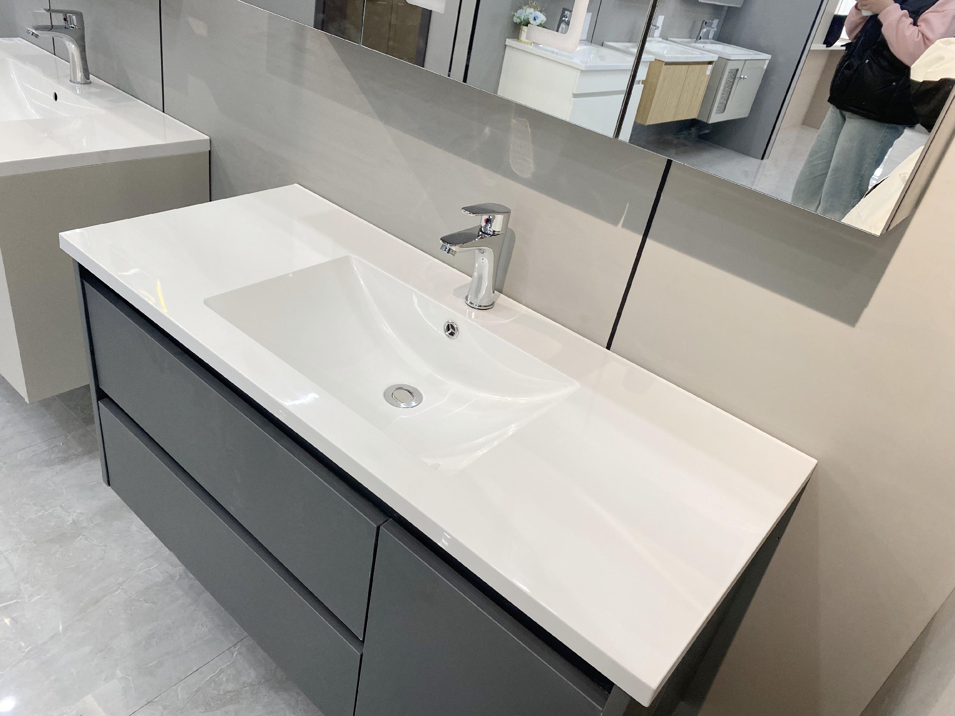 RAUNPH Bathroom Mirror Cabinets Waterproof Customizable Storage for Hotels Apartments  Residences