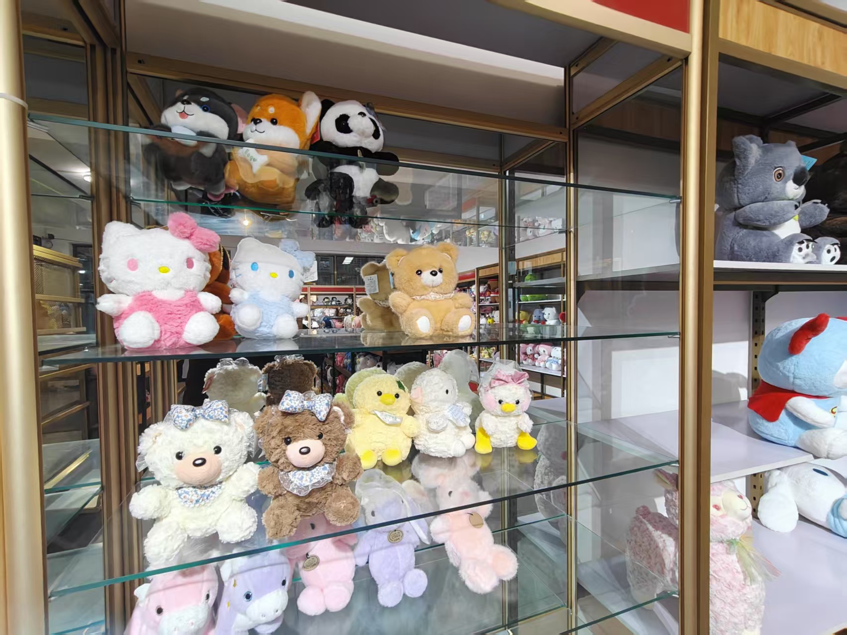 What is the minimum order quantity for Chinese factory-made traditional-style anime plush toys?
